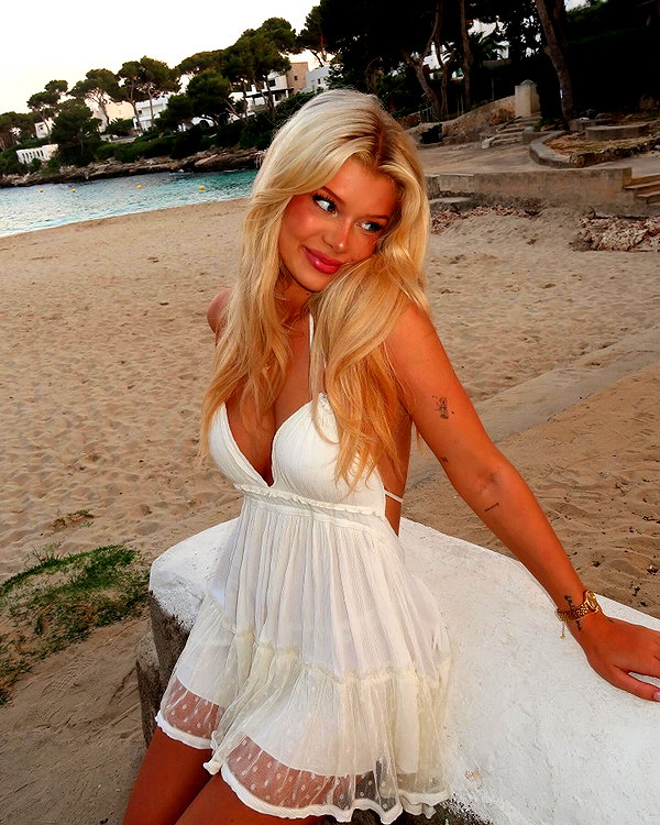 sophiecharlotth instagram image archive image