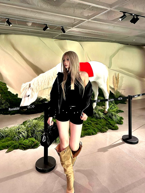 lyhythuedoxinh instagram image archive image