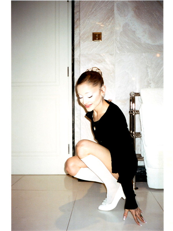 arianagrande instagram image archive image