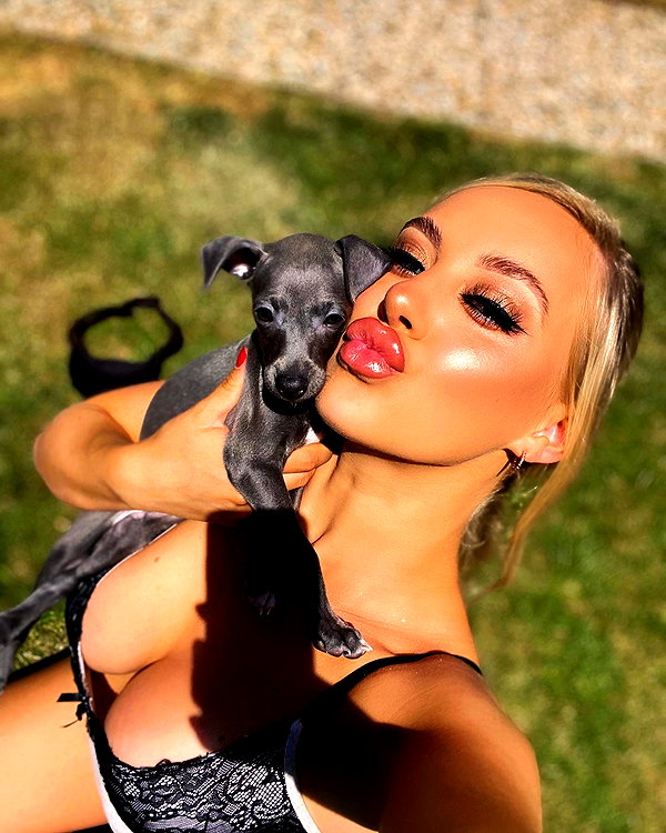 rhiannonbluee instagram image archive image