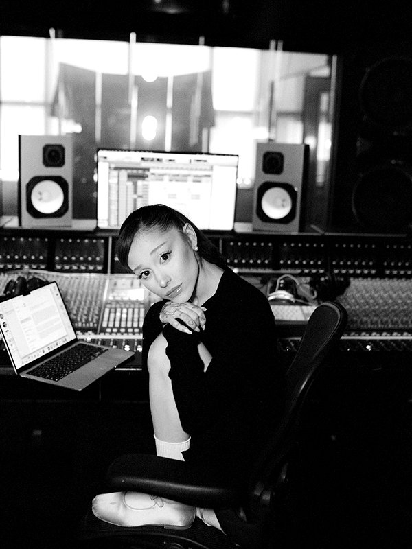 arianagrande instagram image archive image