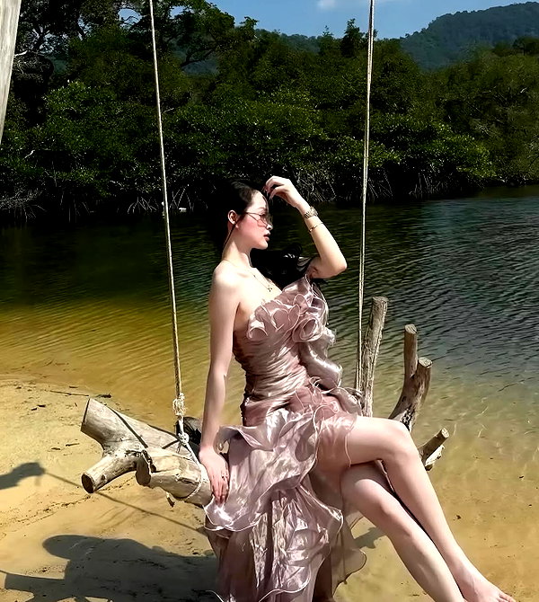 lyhythuedoxinh instagram image archive image