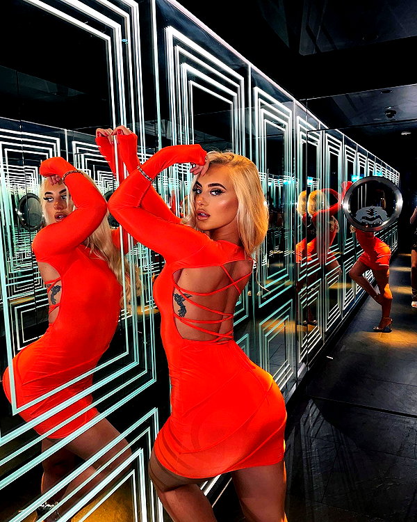 rhiannonbluee instagram image archive image