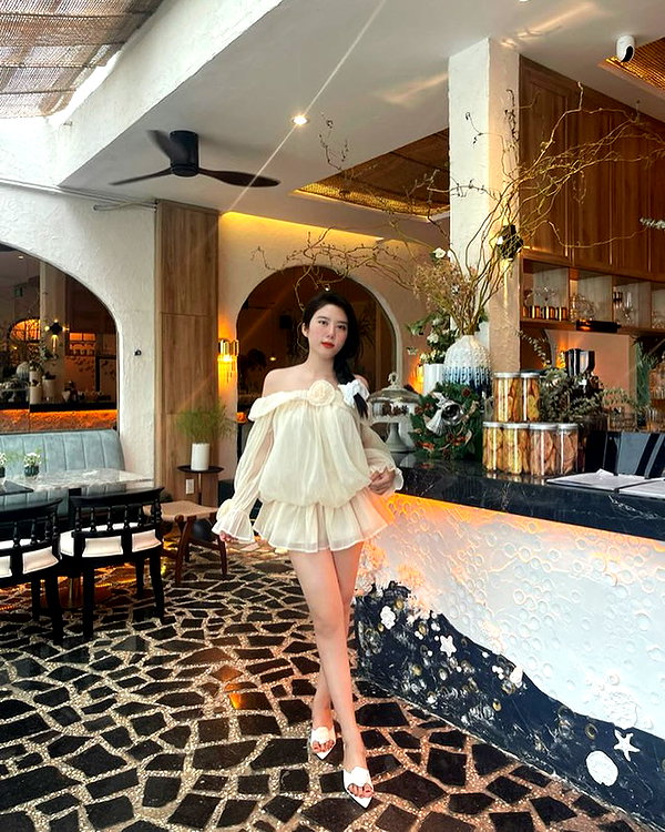 lyhythuedoxinh instagram image archive image