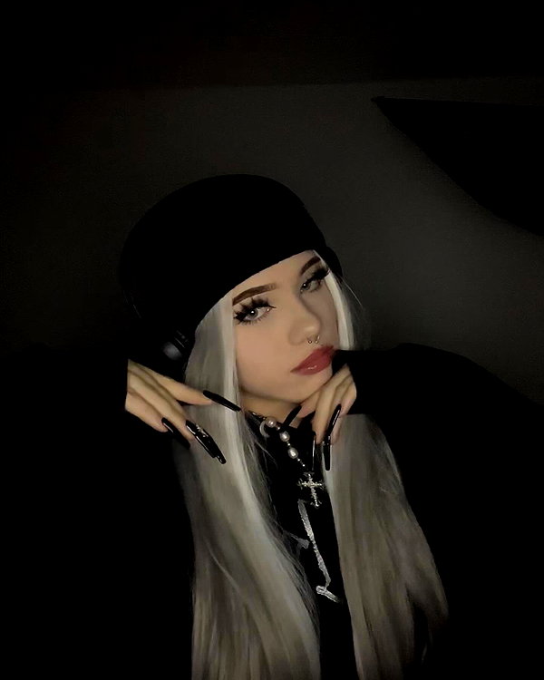 _roniira instagram image archive image