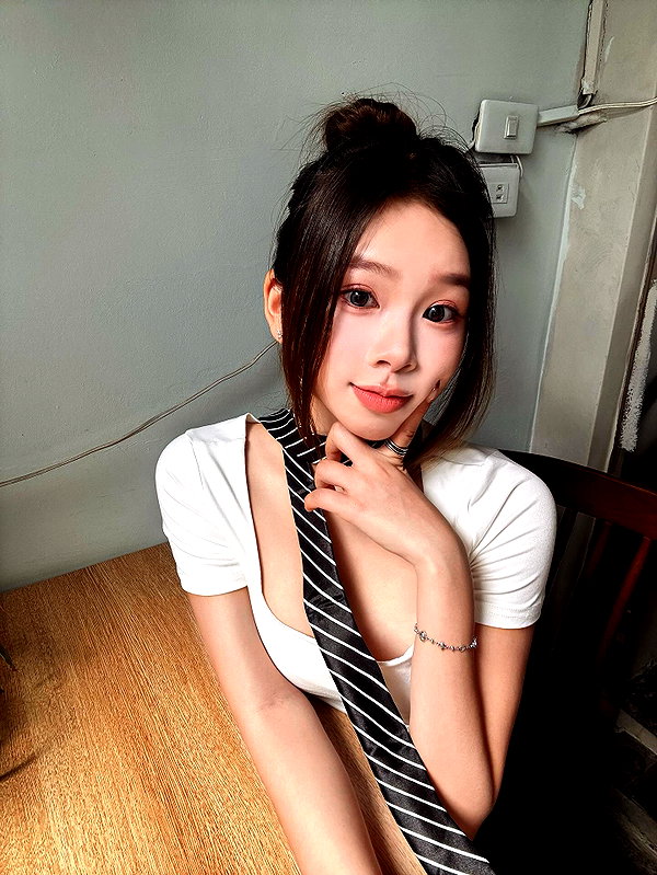 e.shao_417 instagram image archive image