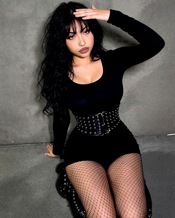 minavelez_ instagram image archive image