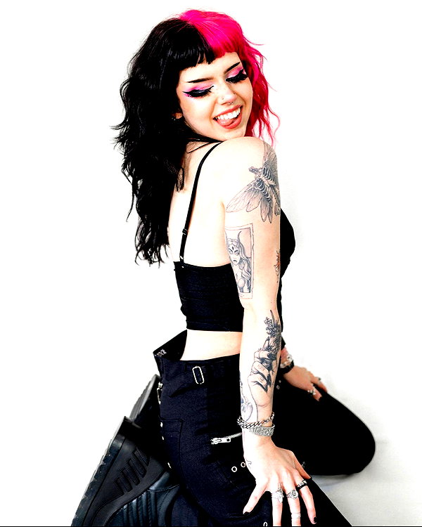 yeahimcaroline instagram image archive image