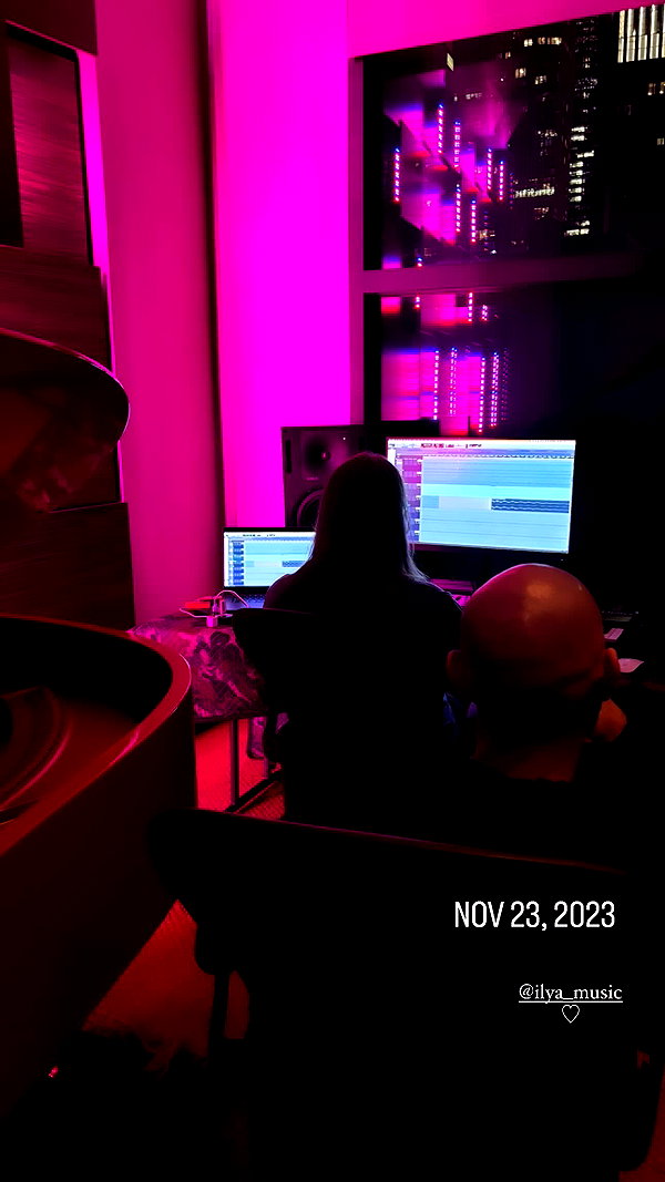 arianagrande instagram image archive image