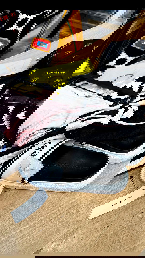 zommmbri zommmbri archive image