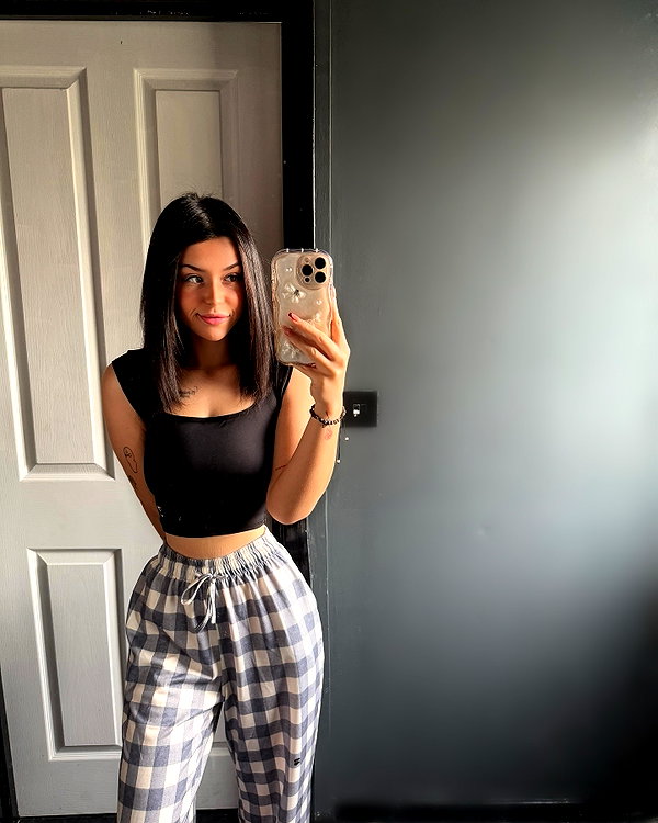 elerievans123 instagram image archive image