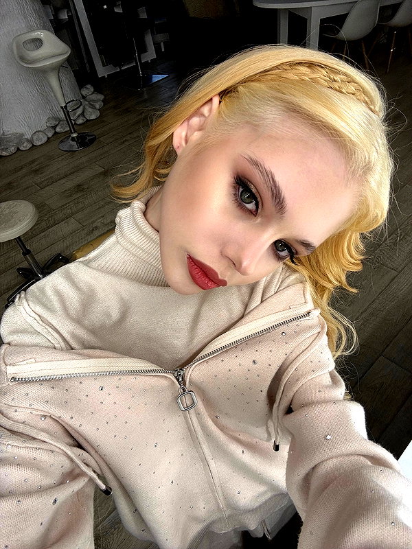 alisen.mari instagram image archive image