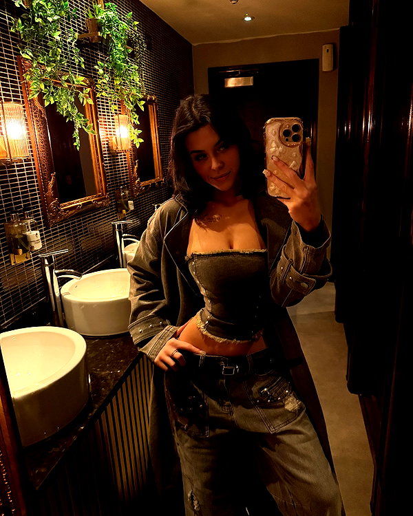 elerievans123 instagram image archive image