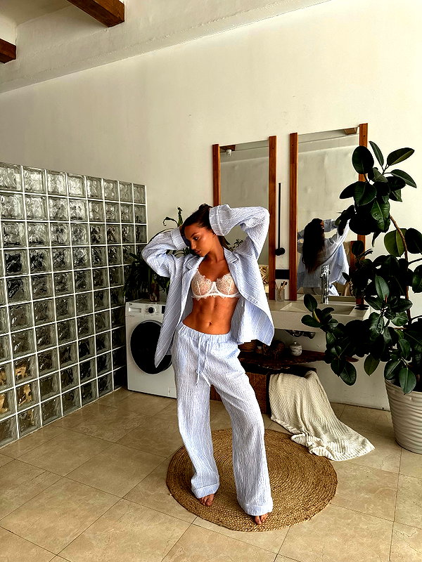 ariana_vomi instagram image archive image