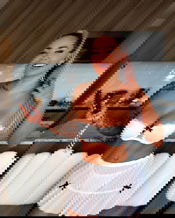 itshayleydavies itshayleydavies archive image