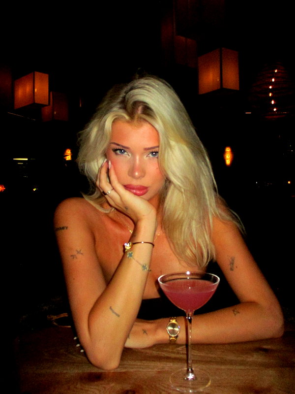 sophiecharlotth instagram image archive image