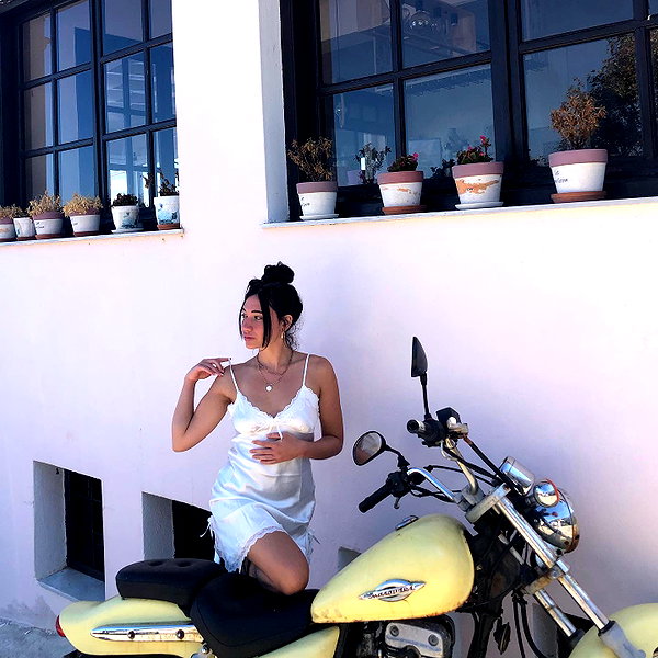 romi_henenson instagram image archive image