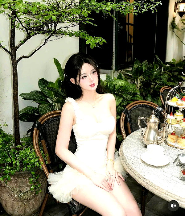 lyhythuedoxinh instagram image archive image