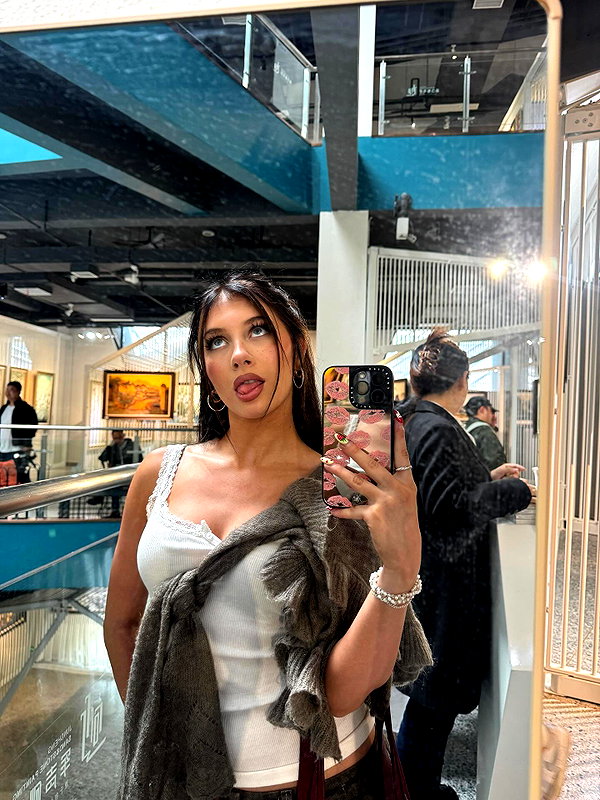 ellianawalmsley instagram image archive image