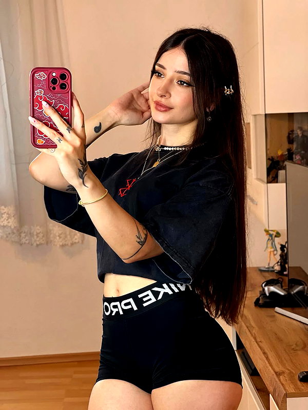 cata.leyah instagram image archive image