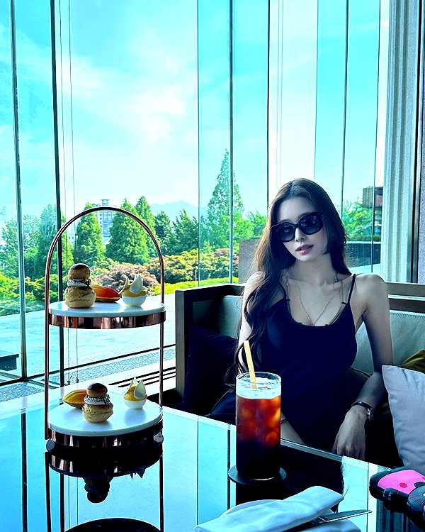 dear.zia instagram image archive image