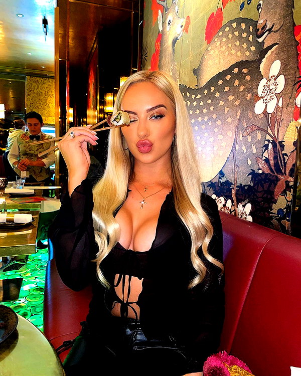 rhiannonbluee instagram image archive image