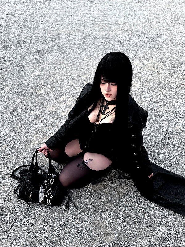 andasrose instagram image archive image