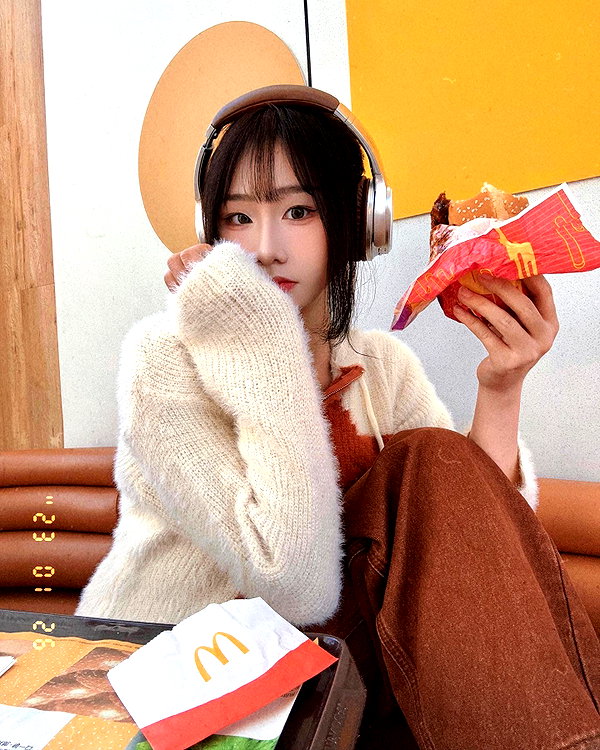 lai_931201 instagram image archive image