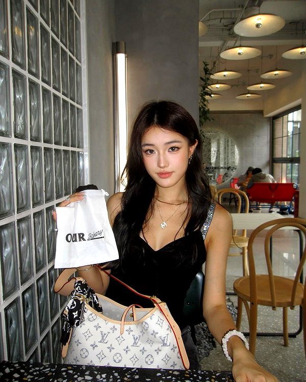 claire_is_miiii instagram image archive image