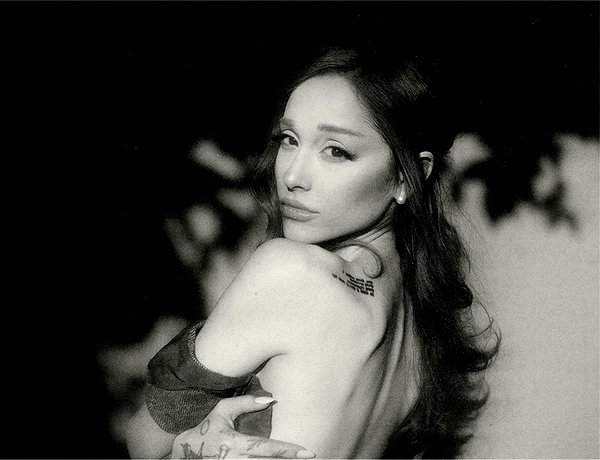 arianagrande instagram image archive image