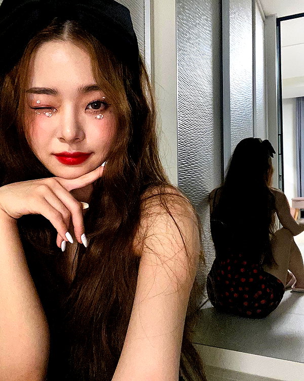 dear.zia instagram image archive image
