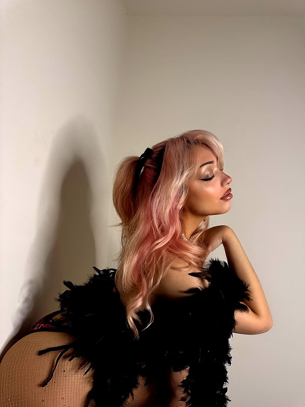 v.qx instagram image archive image