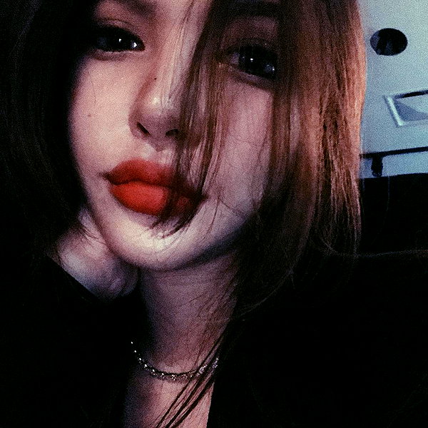 Archived image from @heroineseen on Instagram