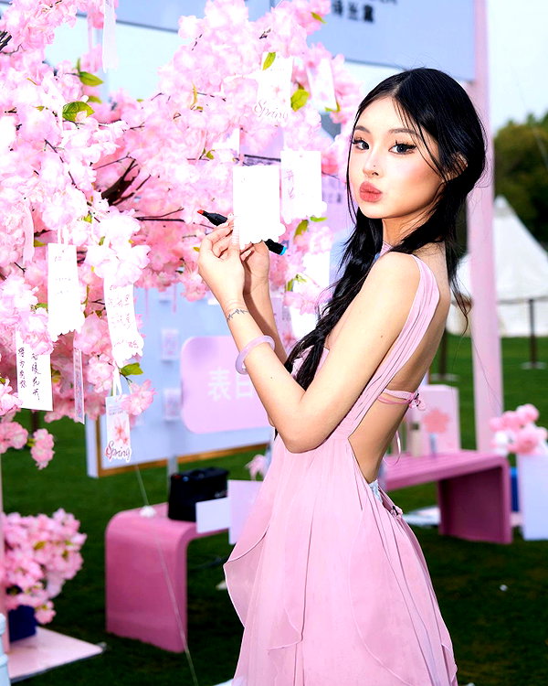 ll.lu1s instagram image archive image