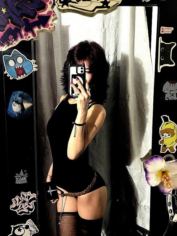 shevaal_x instagram image archive image
