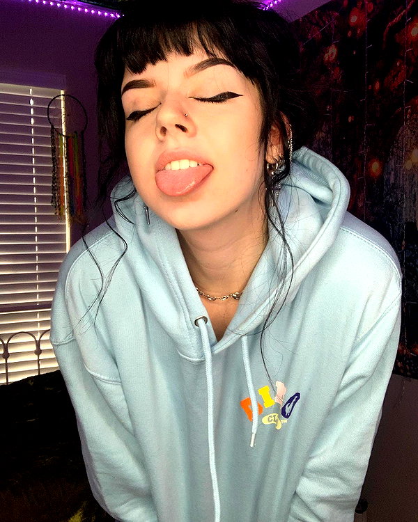 yeahimcaroline instagram image archive image