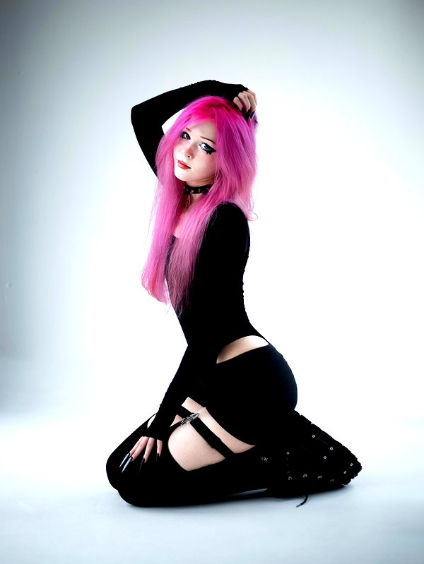 tiny.eviluv instagram image archive image
