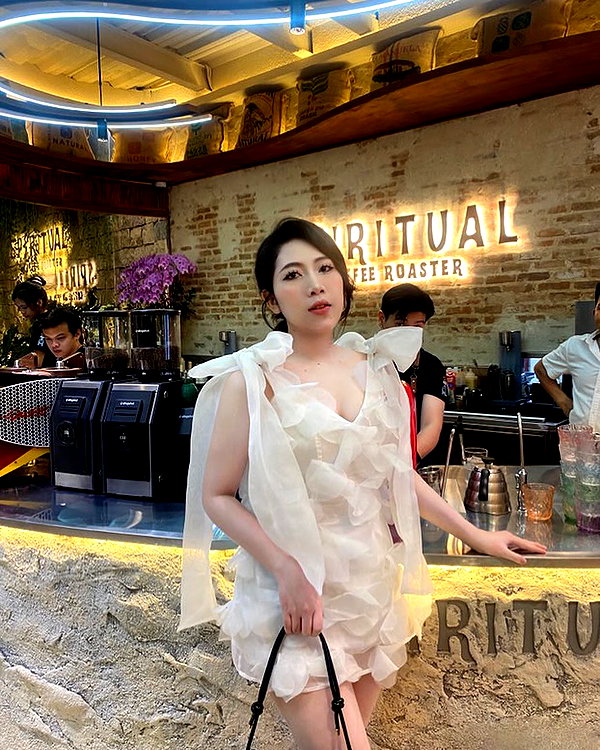 lyhythuedoxinh instagram image archive image