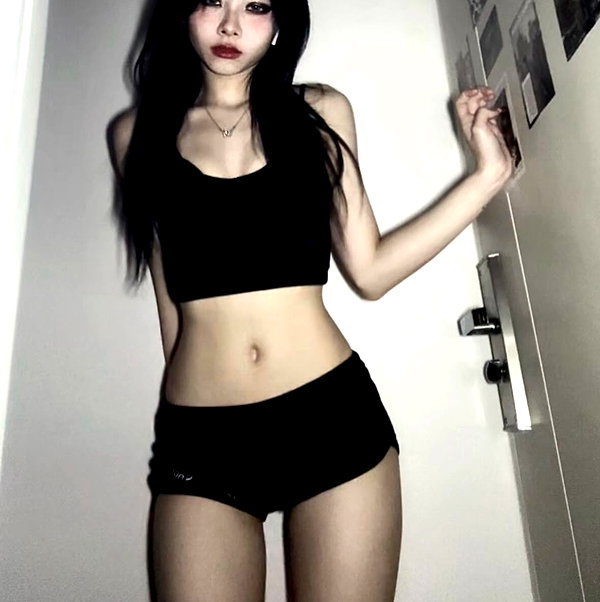 the.q.felicia instagram image archive image