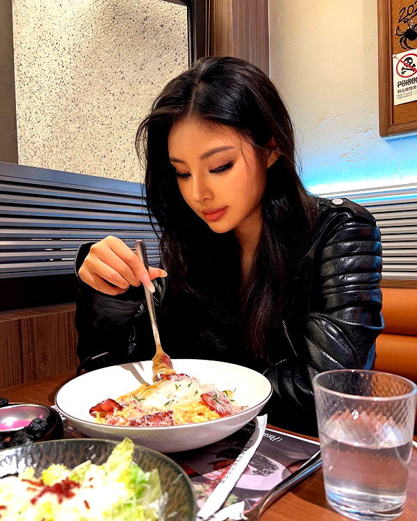 ll.lu1s instagram image archive image