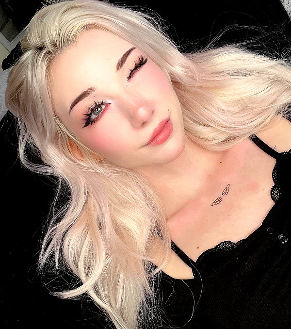 danielle.mercedie instagram image archive image