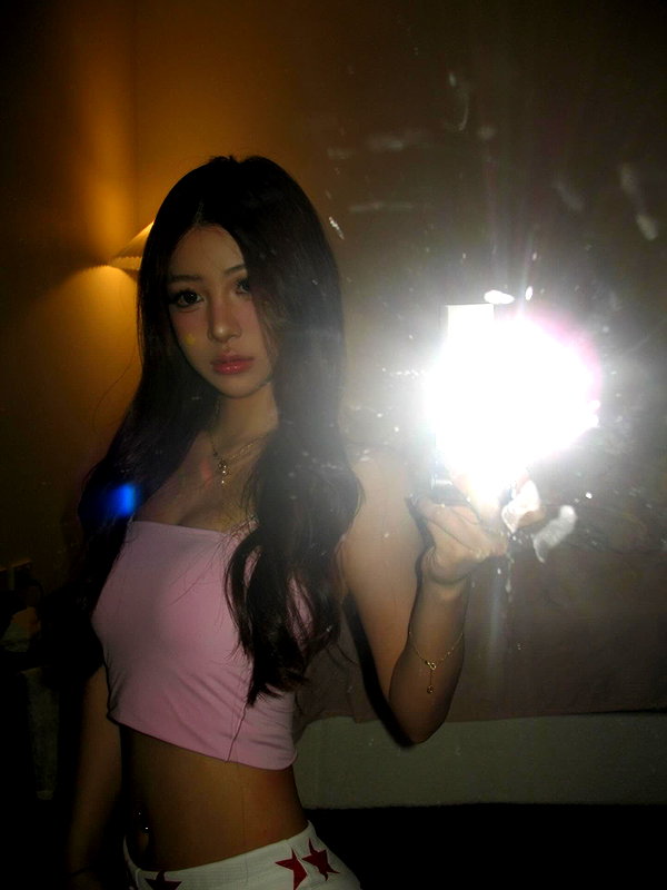 ywwyiiing instagram image archive image