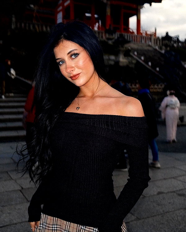 ellianawalmsley instagram image archive image
