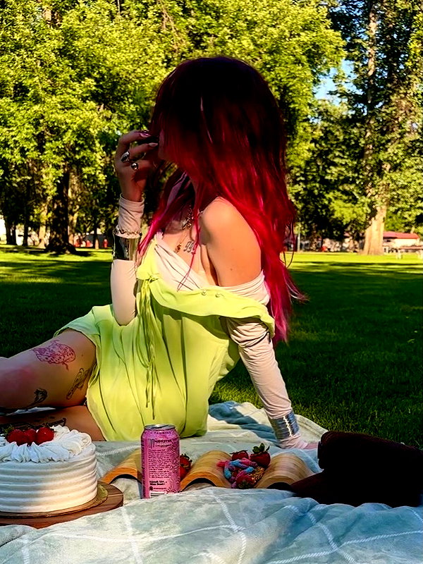 astarwbry_ instagram image archive image