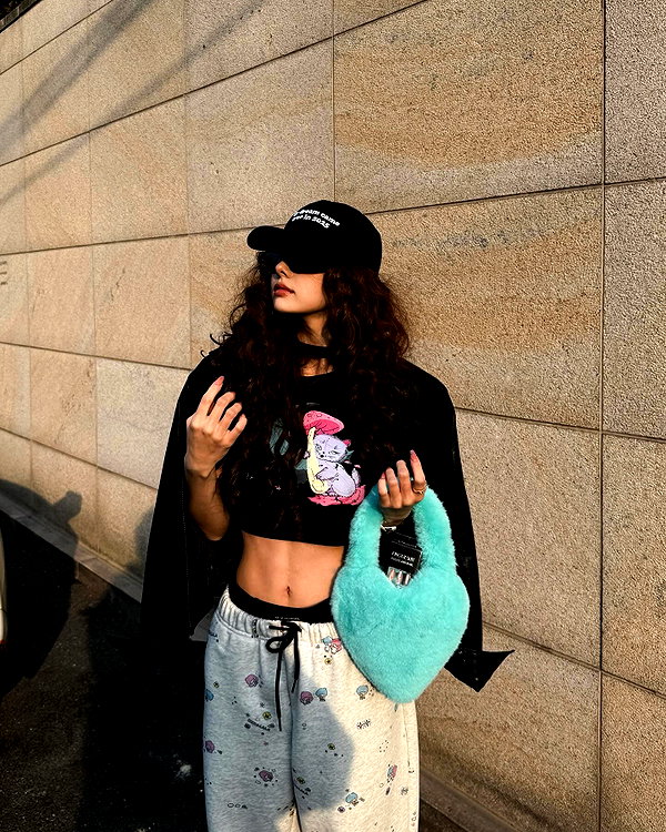 dear.zia instagram image archive image