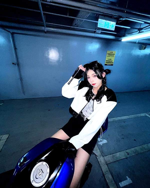 nixqq.425_ instagram image archive image