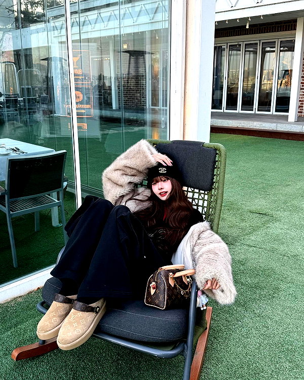 dear.zia instagram image archive image