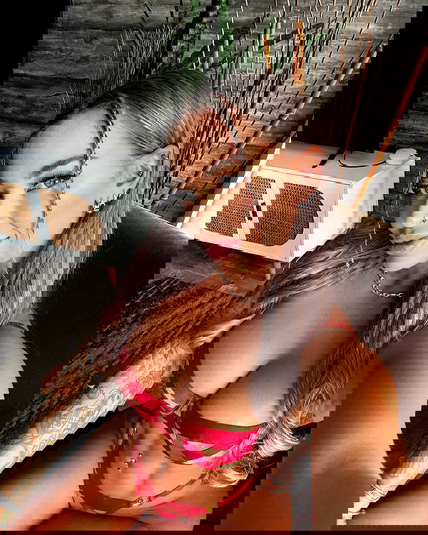 itshayleydavies itshayleydavies archive image