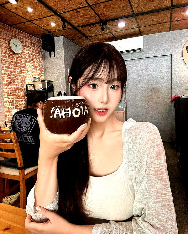 lai_931201 instagram image archive image
