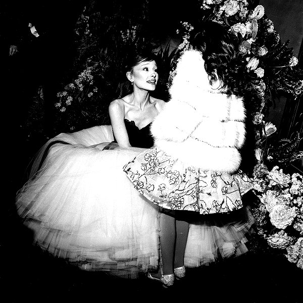 arianagrande instagram image archive image